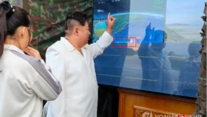 Kim Jong-un et sa fille inspectent le test