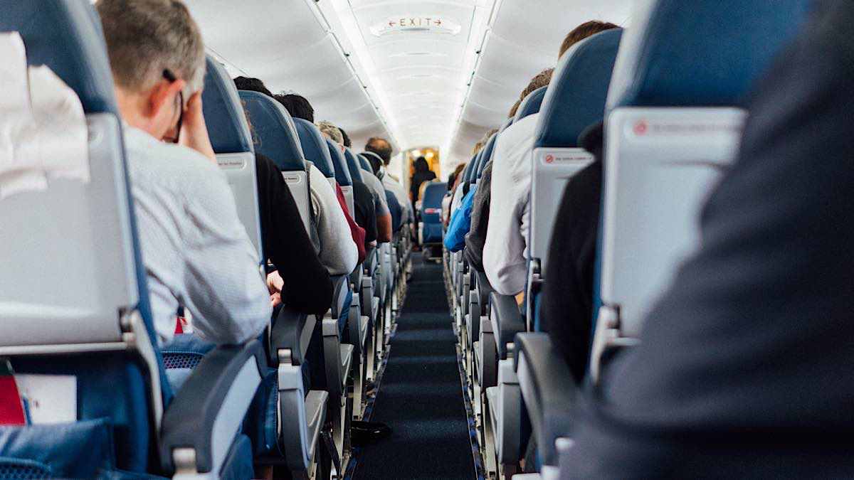 En plein vol, un passager prend le contrôle d'un avion et sauve tout le monde