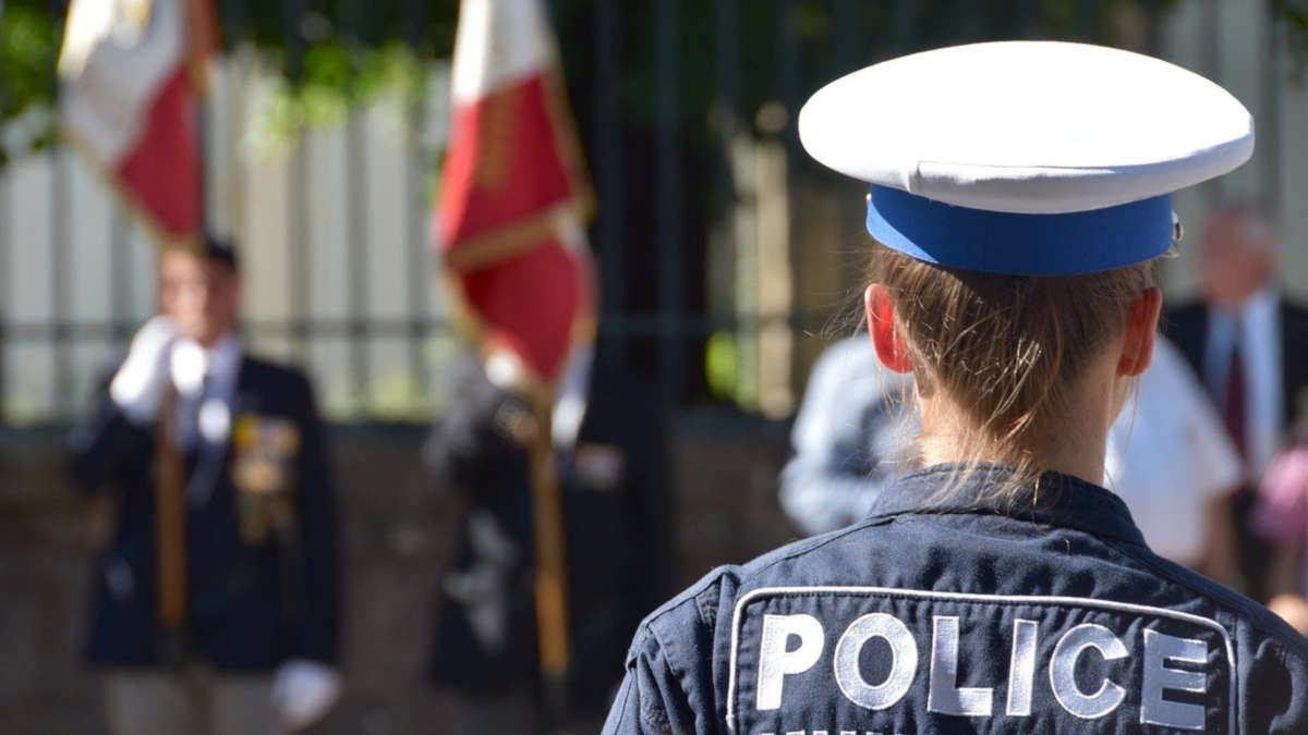 Policiers en France : des tags appellent à les traiter comme Samuel Paty