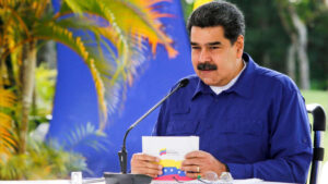 Russie : Maduro dénonce l'«arrogance» des occidentaux et parle de «suicide économique»