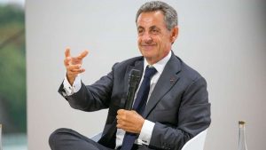 Niger: Sarkozy prédit l'échec des militaires et explique la colère contre la France