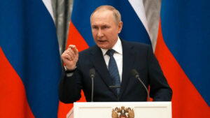 Russie: Poutine prête serment avec un discours énergique