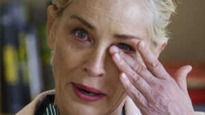 Sharon stone révèle que son tour de poitrine lui a été imposé