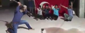 Turquie: sur la toile des iPhones détruits par des jeunes