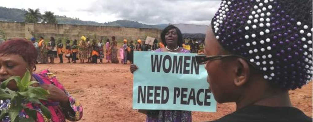 Cameroun  des centaines de femmes appellent séparatistes et militaires