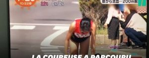Marathon au Japon : elle se casse la jambe mais termine quand même sur ses genoux