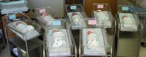 Clinique de fertilité : elle retourne les enfants à qui elle a donné naissance aux USA