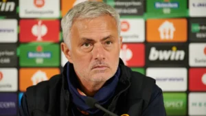 Mourinho hérite d'un vestiaire en guerre : Mbappé et Vinicius, premier dossier brûlant