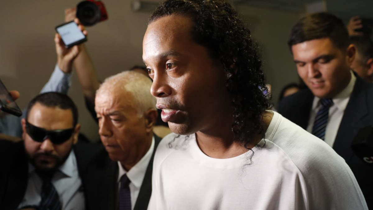 Ronaldinho : maintenu en prison, des détenus se battent pour lui