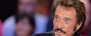 Johnny Hallyday : Un de ses proches tacle les écrivains qui font du commerce sur sa mort