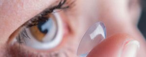 Se débarrasser de ses lunettes : pourquoi porter des lentilles de contact