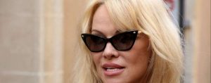 Gilets Jaunes : Pamela Anderson saluée pour son analyse