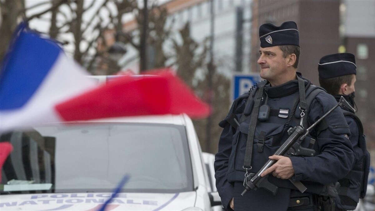 Un policier français en faction - Photo : Radio-Canada/Yves Herman / Reuters