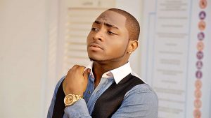 Davido : « mon père mène une vie modeste bien qu’il soit milliardaire »