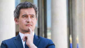 France : Darmanin avertit les fidèles qui se rassemblent devant les églises