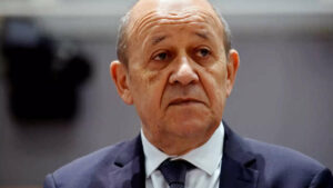 Otages enlevés au Bénin : le ministre Le Drian épinglé après une fausse déclaration