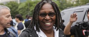 Holocauste : Whoopi Goldberg s'excuse après ses propos polémiques