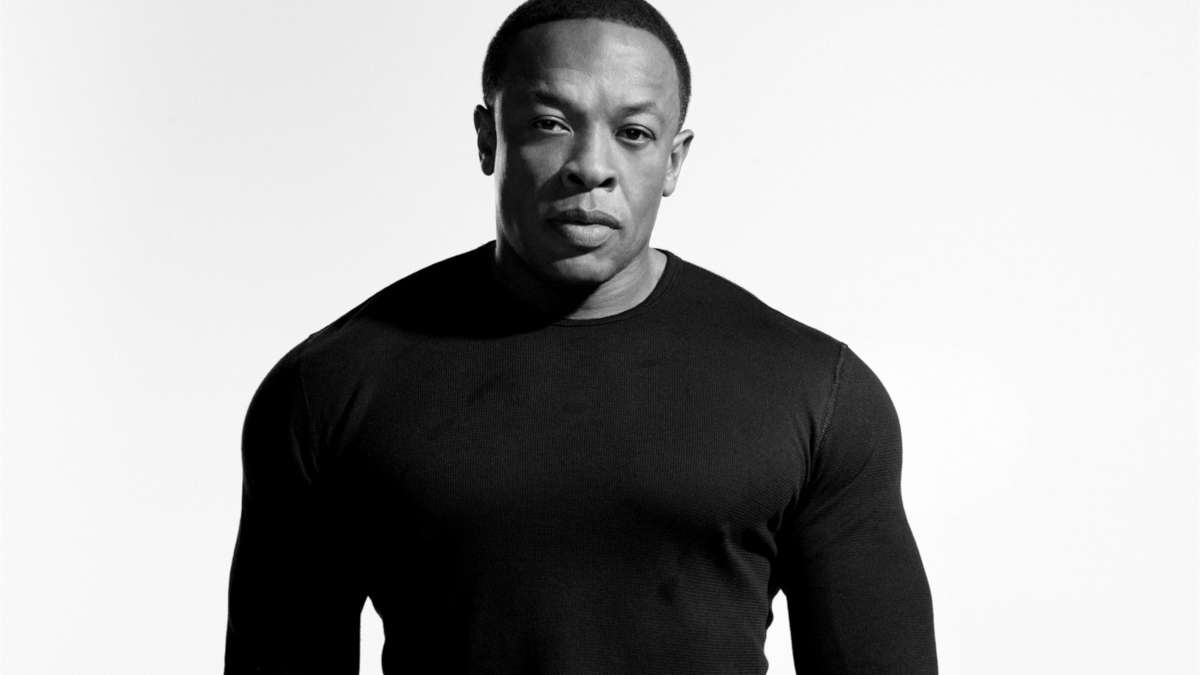 Le rappeur Dr Dre obtient son étoile à Hollywood (vidéo)