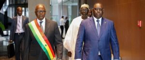 Inhumation de Ousmane Tanor Dieng, Macky Sall extrait d'urgence de son véhicule