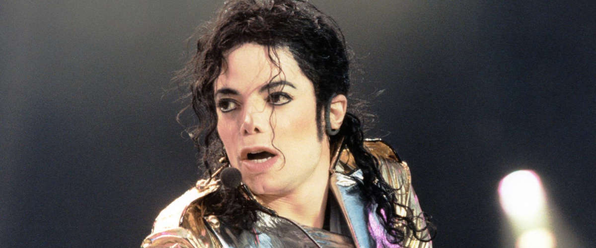 Accusation contre Michael Jackson : une ex-petite-amie enfonce le clou