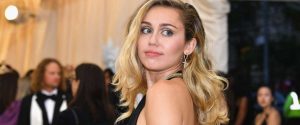 Frappé par la foudre, l’avion de Miley Cyrus atterrit d'urgence