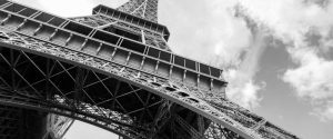 Crise en Ukraine: La Tour Eiffel, victime collatérale en France