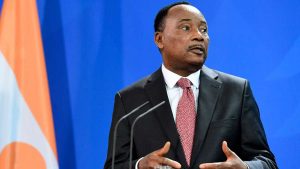 Niger: Issoufou poursuit l'ancien ambassadeur français