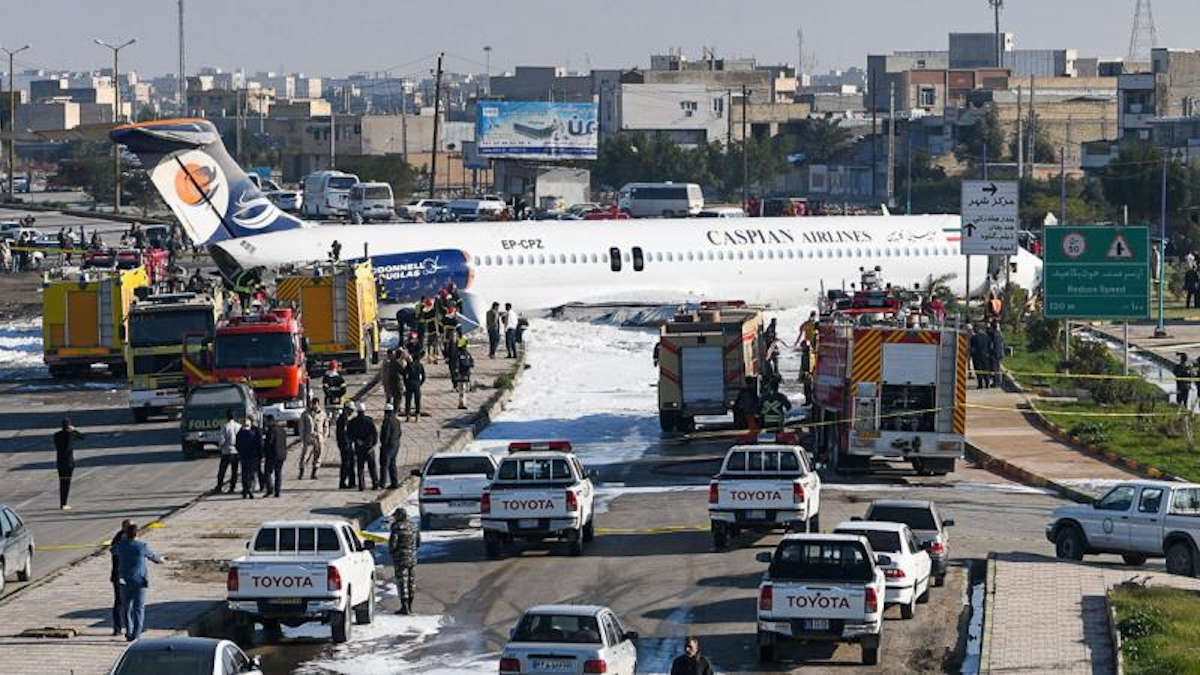 Iran : Un avion atterrit sur l'autoroute, aucun blessé