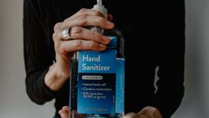 France : des masques et du faux gel hydroalcoolique de contrebande saisis