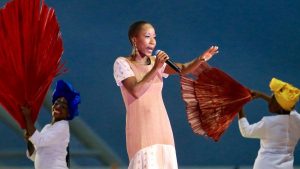 La chanteuse malienne arrêtée en France prend une décision radicale