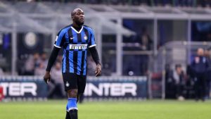 Racisme dans le football : Lukaku veut plus que « le genou à terre »
