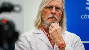 Vaccins anti-covid : la petite pique de Didier Raoult sur la durée de leur efficacité