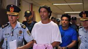Ronaldinho quitte la prison... pour un hôtel!