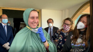Italie : Polémique autour d'une ex-otage reconvertie à l'islam