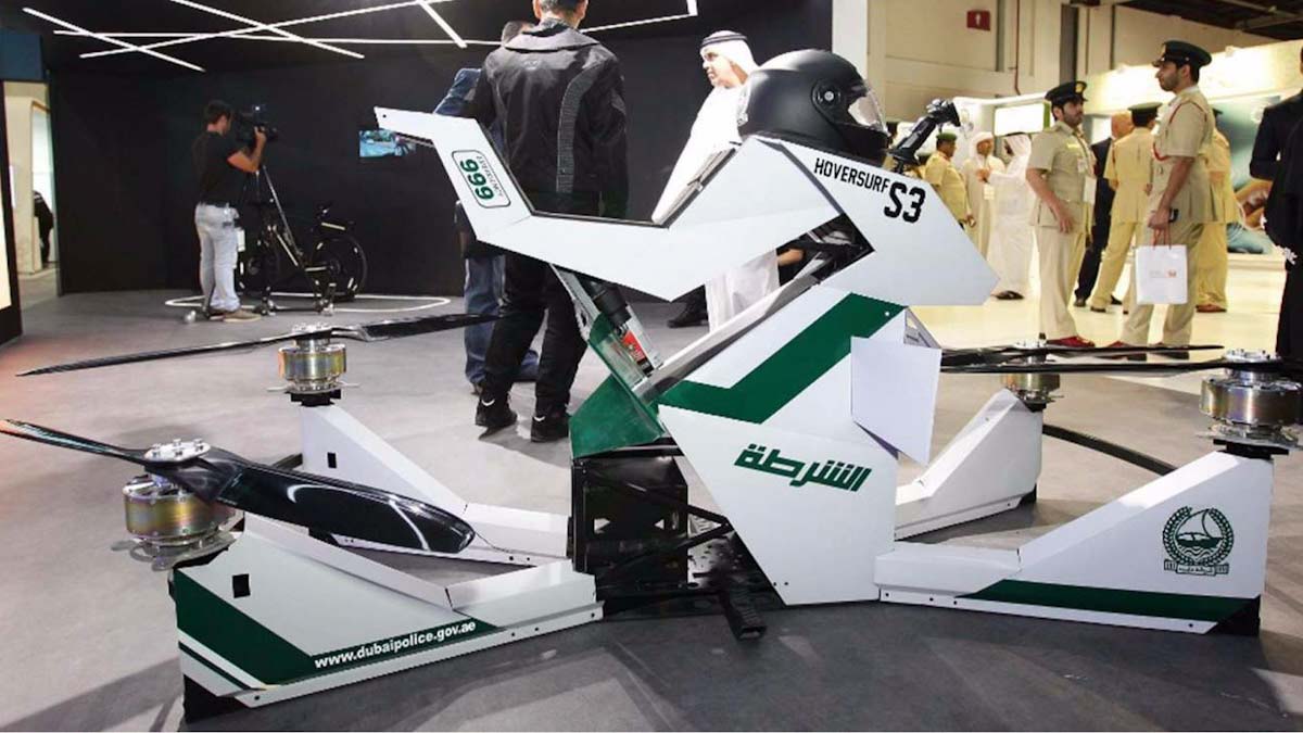 Crash spectaculaire pour la moto volante des policiers de Dubaï (VIDEO)