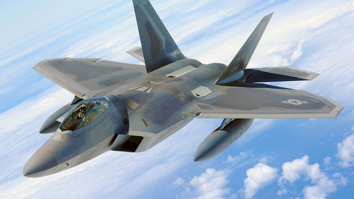 Des avions russes narguent l'OTAN sur une base militaire