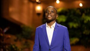 George Floyd : cet afro-américain de 12 ans signe chez Warner après un hommage