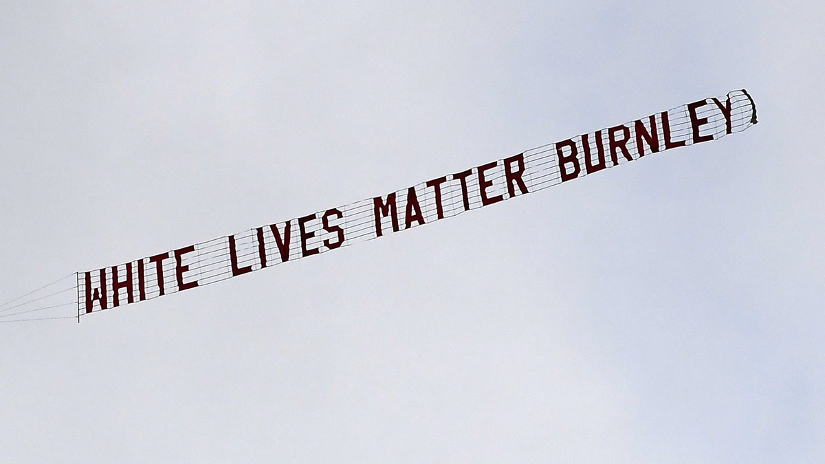 "White Lives Matter" : l'auteur de la banderole et sa compagne virés par leurs employeurs