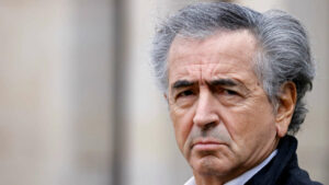 BHL qualifie Poutine de «voyou» et contredit Macron