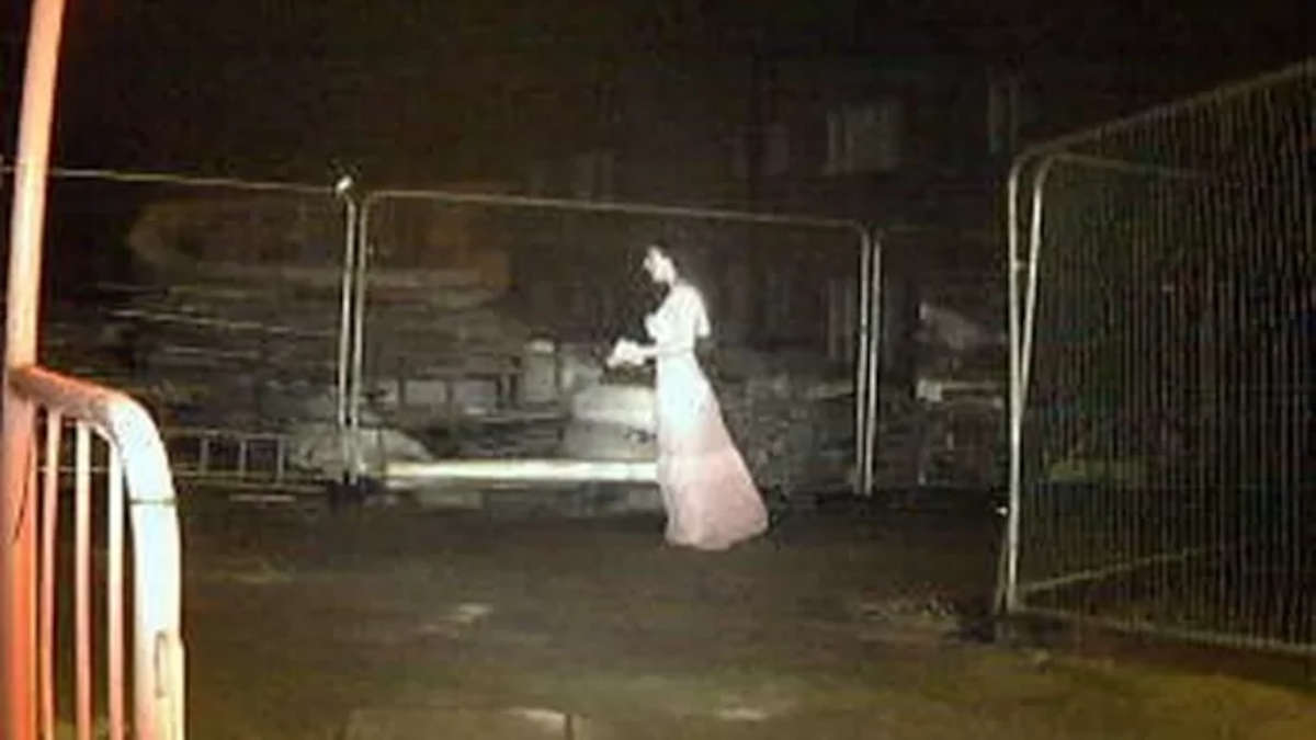 Des caméras de surveillance filment le “fantôme” d'une mariée sur un chantier