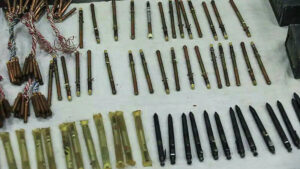 Des armes à feu camouflées en stylos interceptées par la police de Kaboul