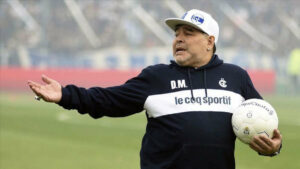 « C’était un grand champion (...) » : le pape François encense Maradona