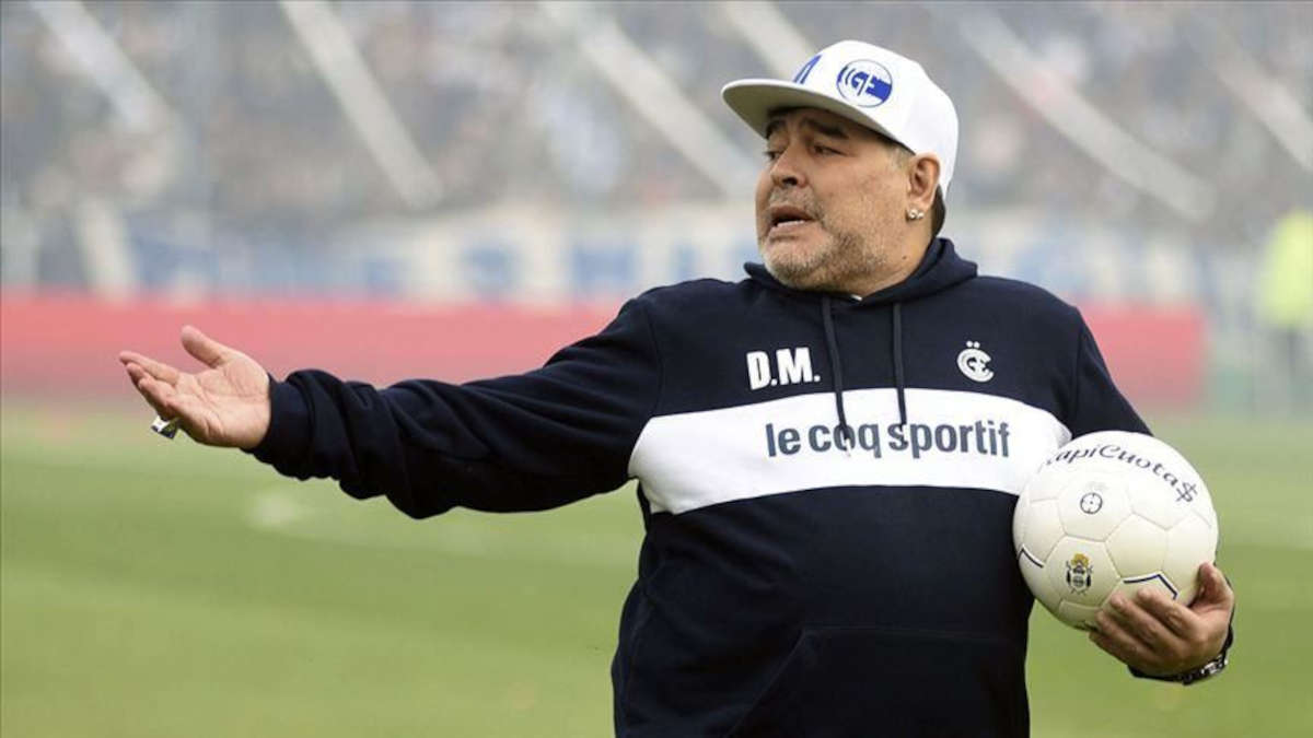 « C’était un grand champion (...) » : le pape François encense Maradona