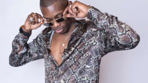 Sidiki Diabaté rend visite à la veuve de DJ Arafat et s’attire l’admiration des internautes
