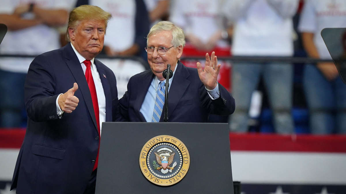 Donald Trump et Mitch McConnell (Bryan Woolston / Getty Images)