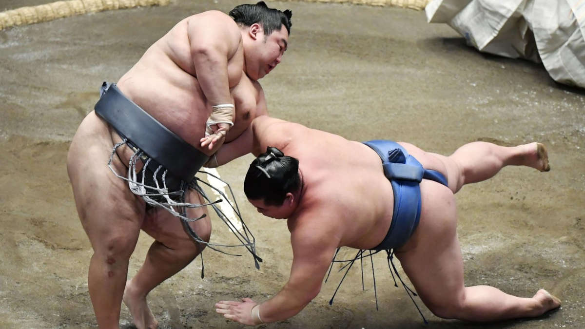 Un lutteur de sumo meurt après être tombé sur la tête pendant un combat au Japon