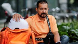 Un ex-ministre afghan devient livreur de repas (à vélo) en Allemagne