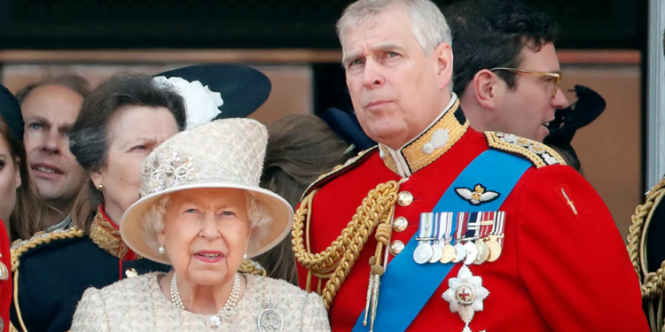 Le Prince Andrew et la Reine Elisabeth II (Photo Getty Images)