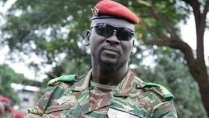 Guinée: plainte à Paris contre le président Doumbouya pour homicides