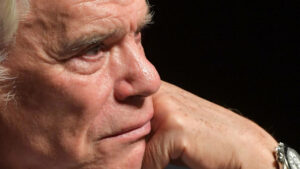 Décès de Bernard Tapie : Macron salue sa combativité